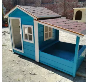 Дитячий будинок з пісочницею
